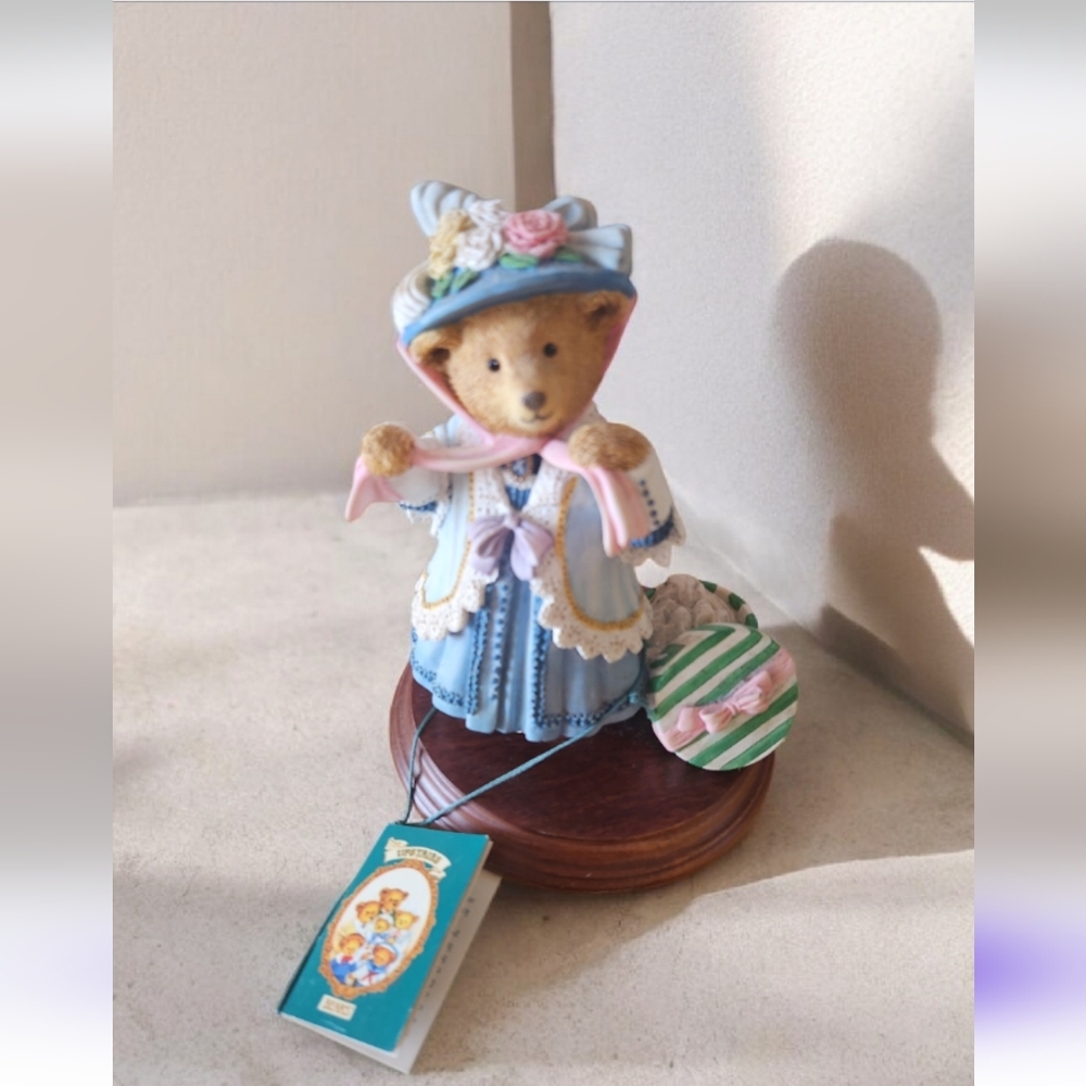 Dept 56 The Upstairs Downstairs Bear Mrs Henrietta Bosworth EASTER BONNET FIGURE